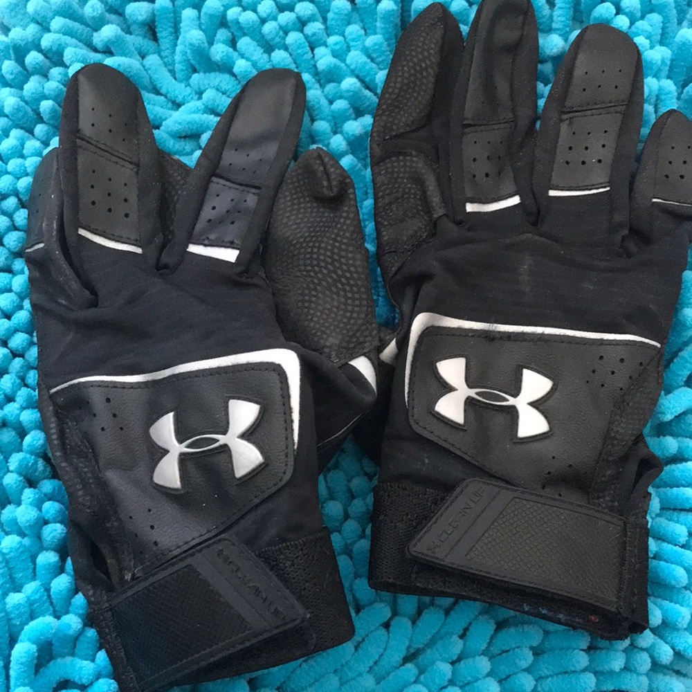 ⚾️UNDER ARMOUR BATTING GLOVES⚾️